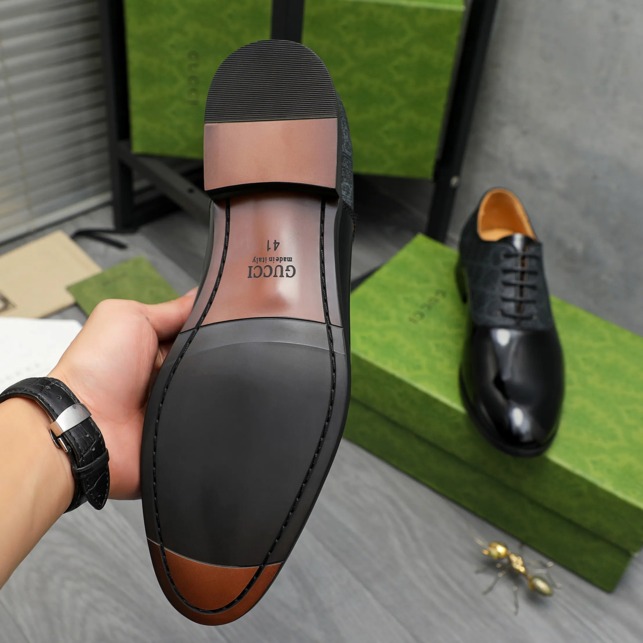 Men's shoes 💰p500 Product trademark: GUCCI "Gucci" business lace-up leather shoes Regular size: 38-46 (38.45.46 is custom-made and non-returnable) Product materials: Selected pearlescent cowhide stitching brand printed upper, cowhide lining, original rubber outsole